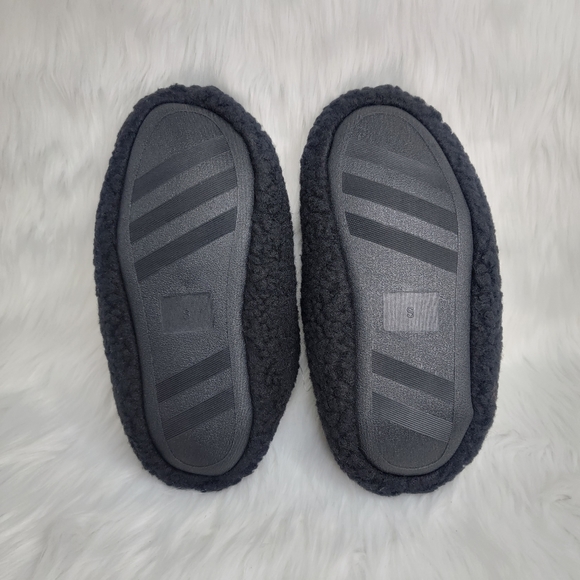 PINK Victoria's Secret fleece slipper booties. - Picture 3 of 4